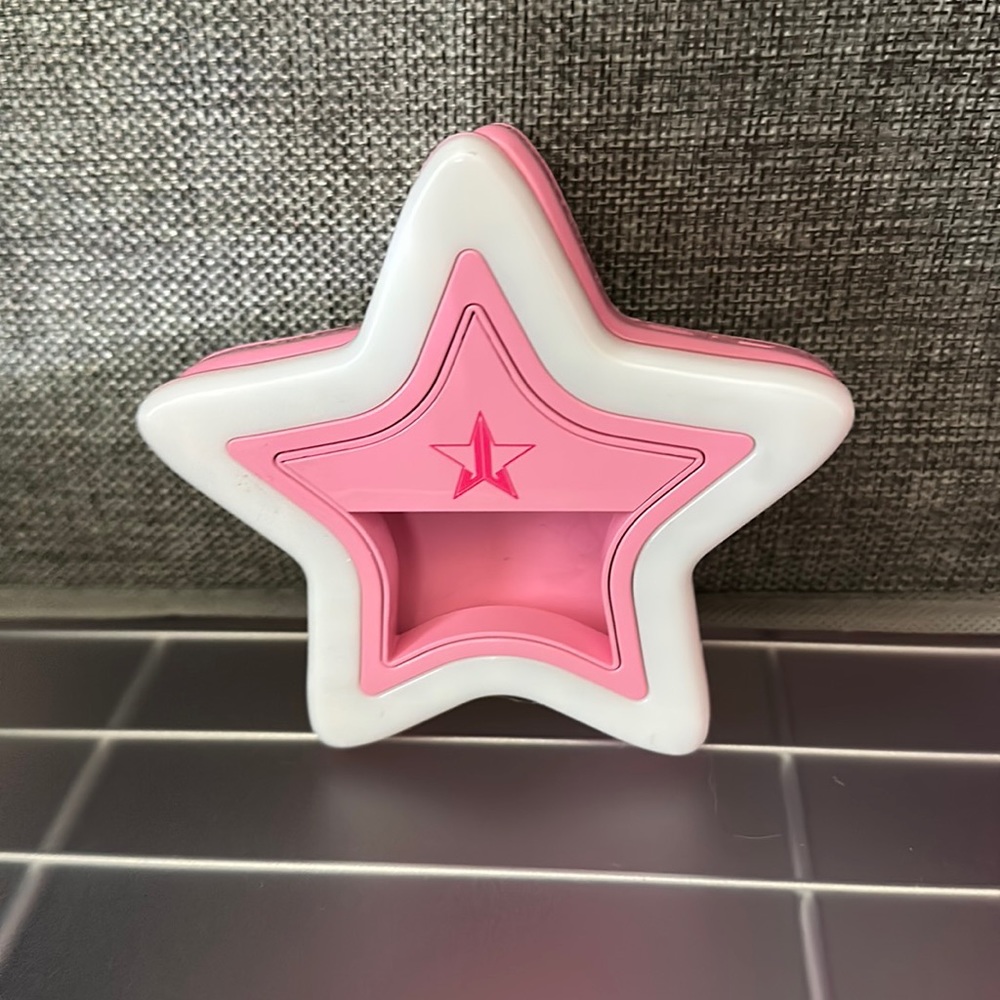 Jeffree star pink phone selfie light